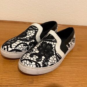 Steve Madden Gullible Black Floral Lace Sneakers
